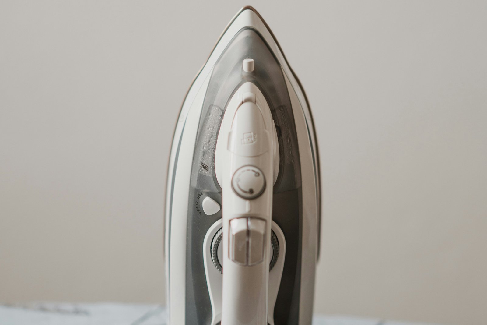 Bügeleisen im Haushalt